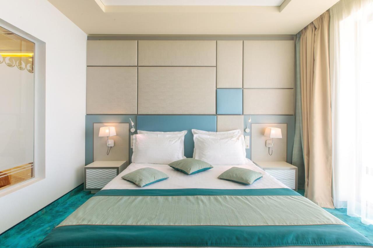 Hotel Opera Mamaia Bagian luar foto
